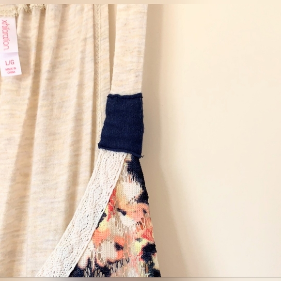 L/G Xhilaration Keyhole Floral Crochet Tank Top - Picture 3 of 5